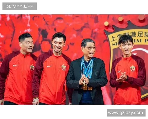 十年前中国足球球星风云再起：从恒大辉煌到国足传奇的转折与挑战