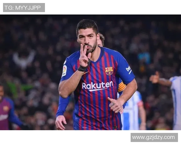 足球巨星与爱侣的浪漫故事：球场内外的心动瞬间与情感纠葛