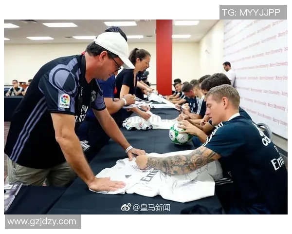 足球明星签名收藏热潮背后揭秘：投资价值与球迷情感双重驱动